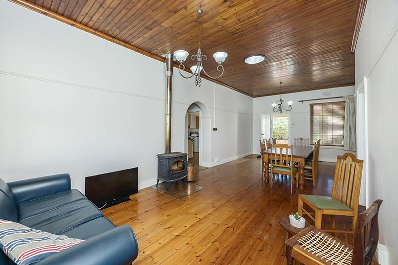 To Let 5 Bedroom Property for Rent in Bloubergstrand Western Cape